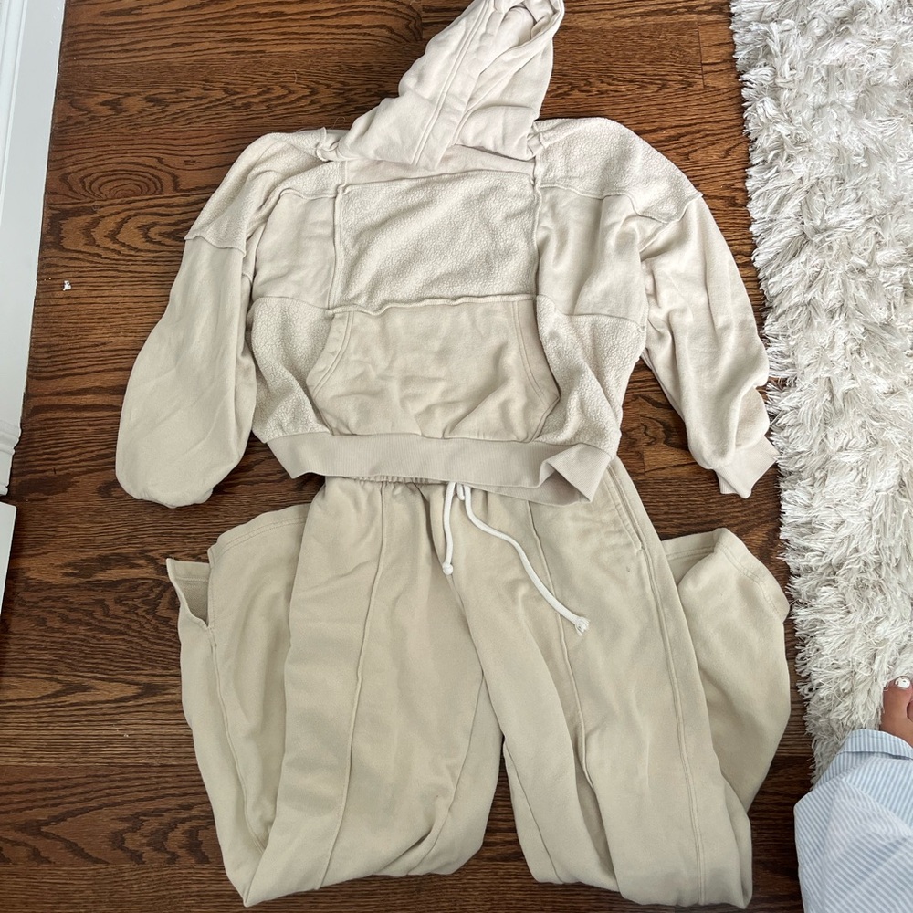 Aerie set size small